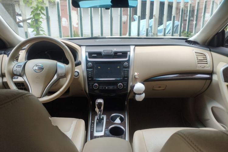 Used Nissan Teana 2013 2.0L XL Comfort Edition Center Console