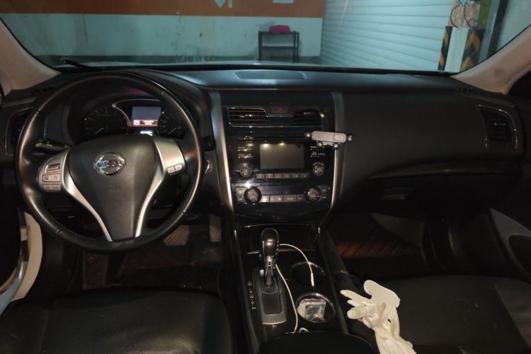 Used Nissan Teana 2013 2.0L XL Comfort Edition Center Console