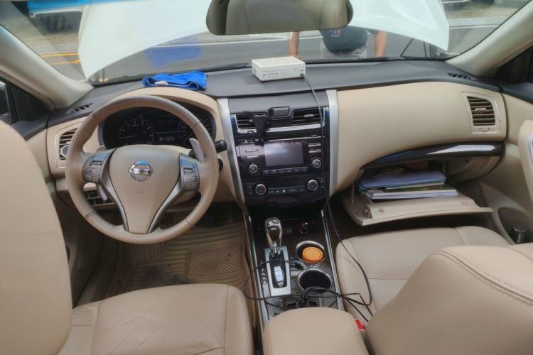 Used Nissan Teana 2013 2.5L XL Leading Edition Center Console