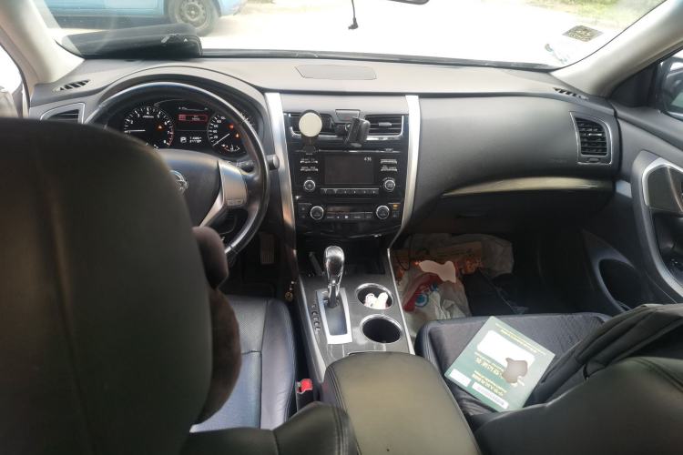 Used Nissan Teana 2013 2.0L XL Comfort Edition Center Console
