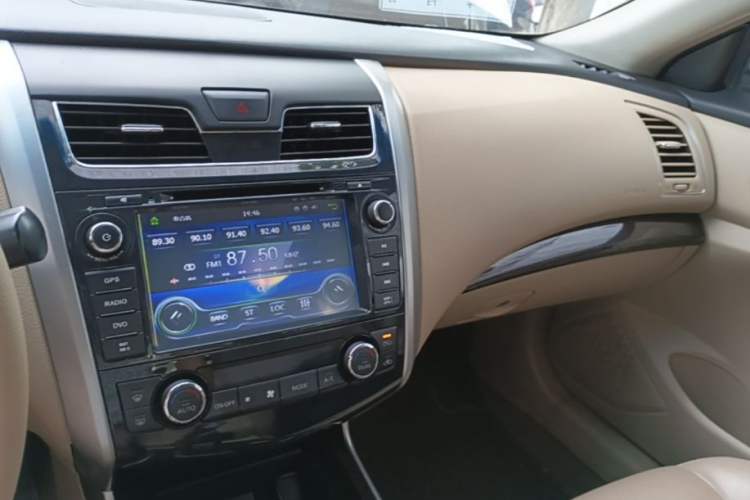 Used Nissan Teana 2013 2.0L XL Comfort Edition Center Console