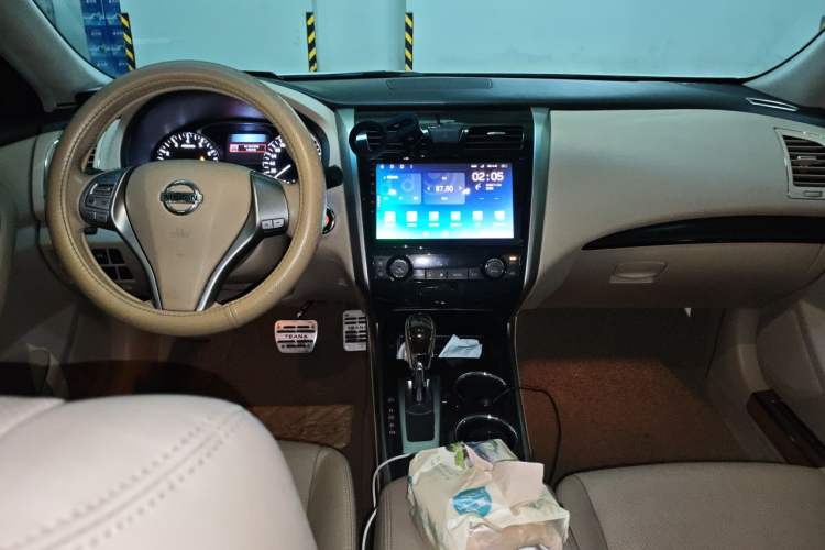 Used Nissan Teana 2013 2.0L XL Comfort Edition Center Console