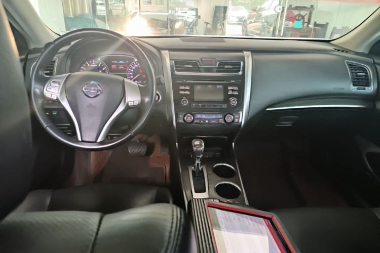 Used Nissan Teana 2013 2.0L XL Comfort Edition Center Console