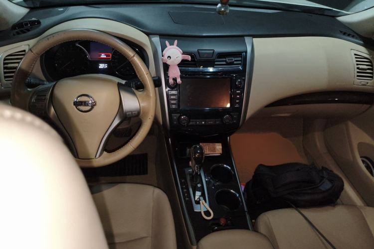 Used Nissan Teana 2013 2.0L XL Comfort Edition Center Console