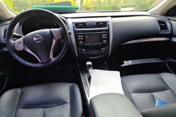 Used Nissan Teana 2013 2.0L XL Comfort Edition Center Console