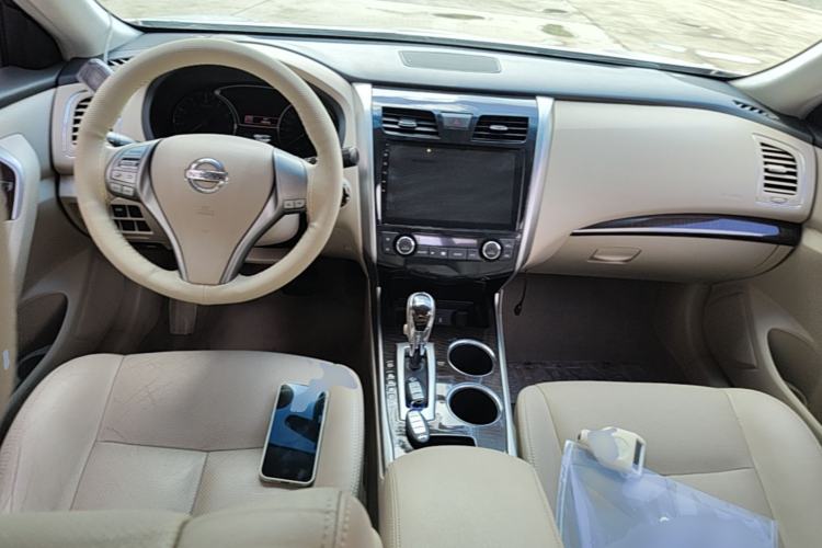 Used Nissan Teana 2013 2.0L XL Comfort Edition Center Console