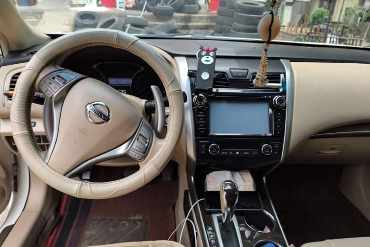 Used Nissan Teana 2013 2.5L XL Leading Edition Center Console