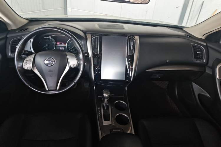 Used Nissan Teana 2013 2.0L XL Comfort Edition Center Console
