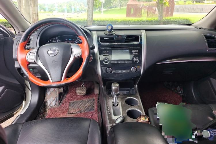 Used Nissan Teana 2013 2.0L XL Comfort Edition Center Console