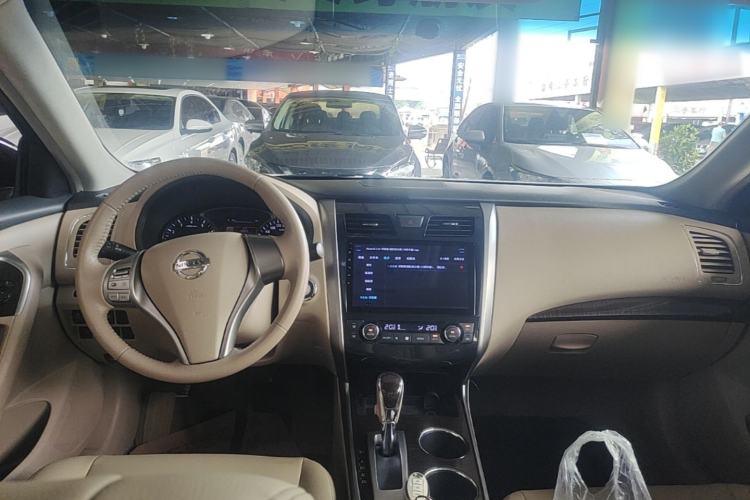 Used Nissan Teana 2013 2.0L XE Fashion Edition Center Console