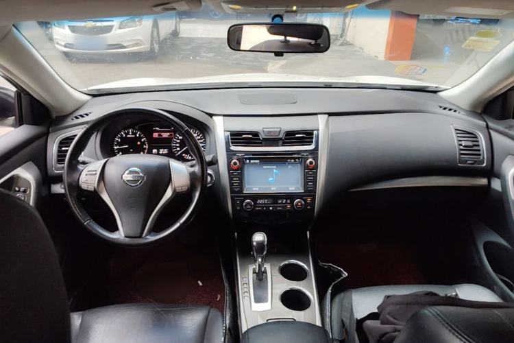 Used Nissan Teana 2013 2.0L XL Comfort Edition Center Console