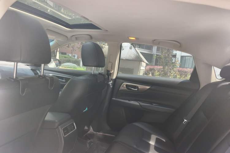 Used Nissan Teana 2013 2.0L XL Comfort Edition Headliner