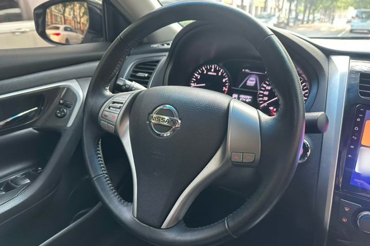 Used Nissan Teana 2013 2.0L XL Comfort Edition Interior 2