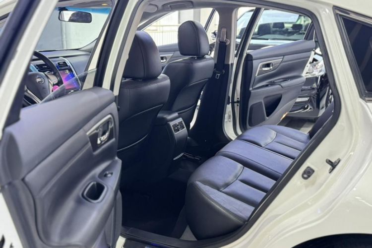 Used Nissan Teana 2013 2.0L XL Comfort Edition Interior 2