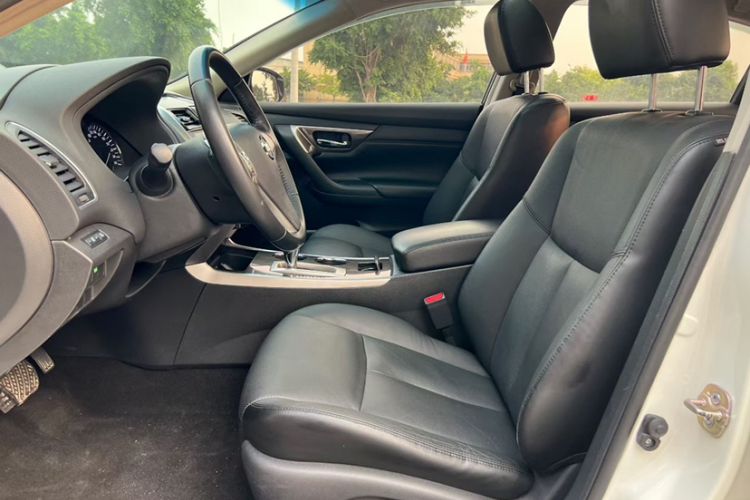 Used Nissan Teana 2013 2.0L XL Comfort Edition Interior 2
