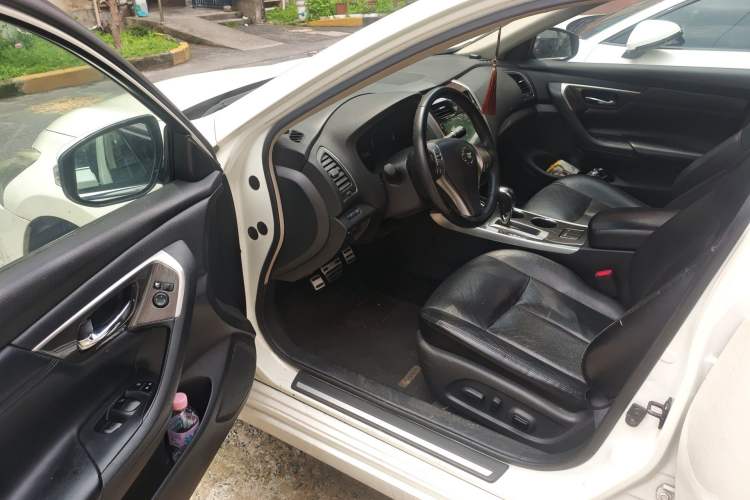 Used Nissan Teana 2013 2.0L XL Comfort Edition Interior 3