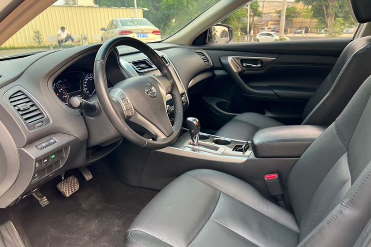 Used Nissan Teana 2013 2.0L XL Comfort Edition Interior 3