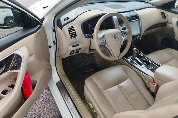 Used Nissan Teana 2013 2.5L XL Leading Edition Interior 3