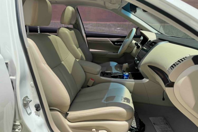 Used Nissan Teana 2013 2.0L XL Comfort Edition Interior 3