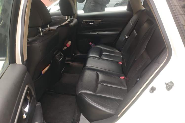 Used Nissan Teana 2013 2.0L XL Comfort Edition Interior 4