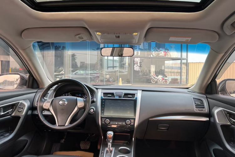 Used Nissan Teana 2013 2.0L XL Comfort Edition Interior 4