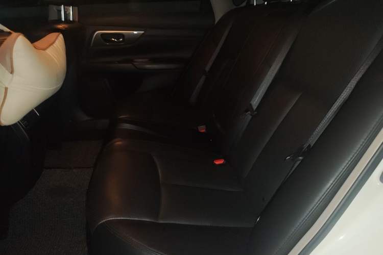 Used Nissan Teana 2013 2.0L XL Comfort Edition Interior 4