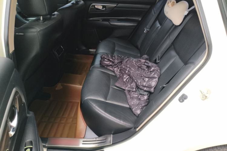 Used Nissan Teana 2013 2.0L XL Comfort Edition Interior 4