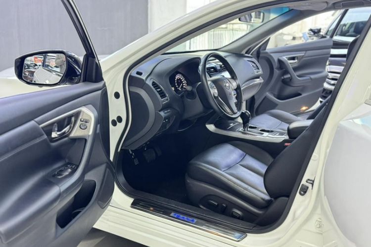 Used Nissan Teana 2013 2.0L XL Comfort Edition Interior 6