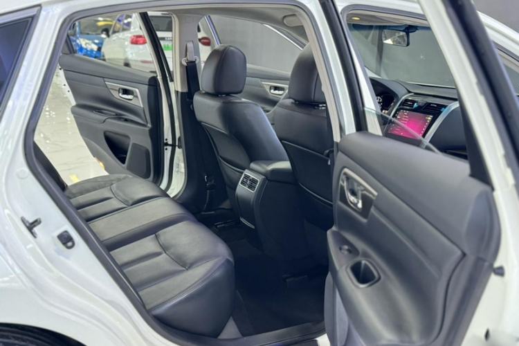 Used Nissan Teana 2013 2.0L XL Comfort Edition Interior 7