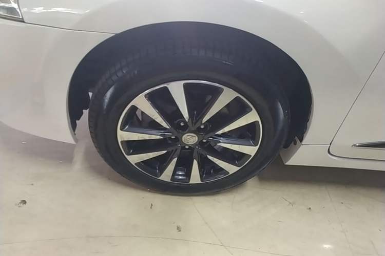 Used Nissan Teana 2013 2.0L XL Comfort Edition Left Front Wheel Hub