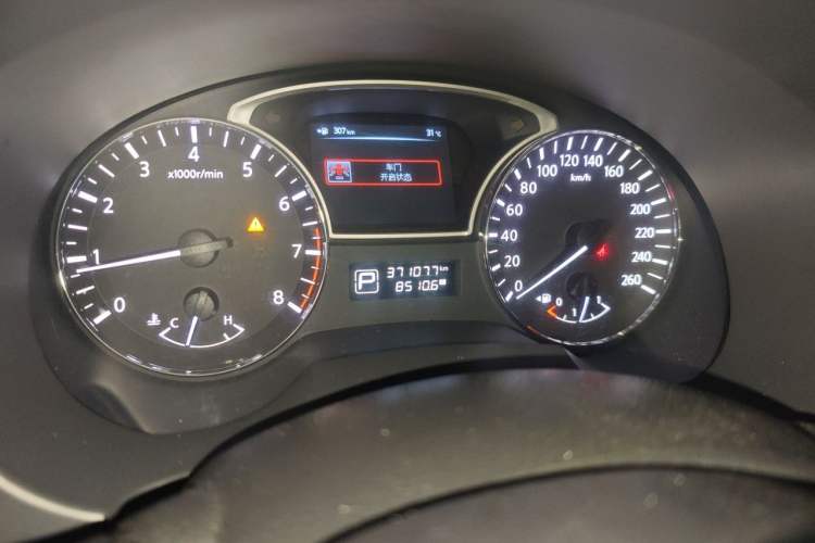 Used Nissan Teana 2013 2.0L XL Comfort Edition Odometer Close Up