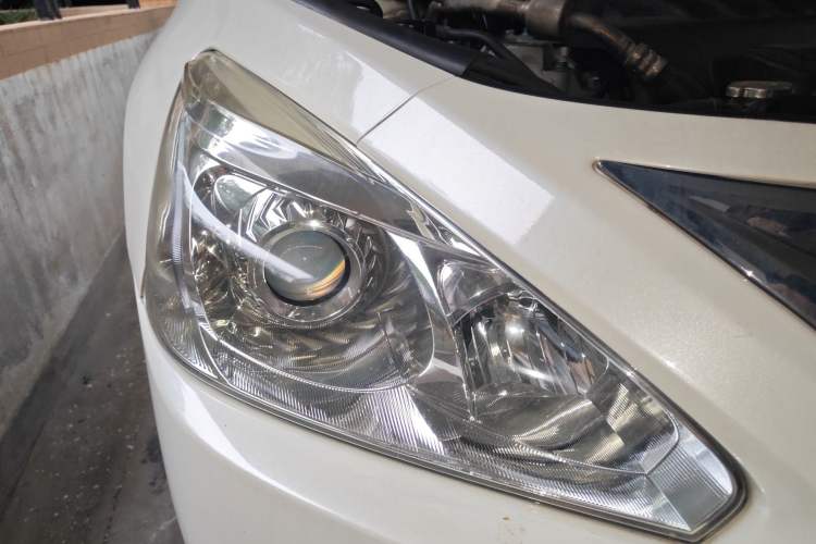 Used Nissan Teana 2013 2.0L XL Comfort Edition Right Front Headlight
