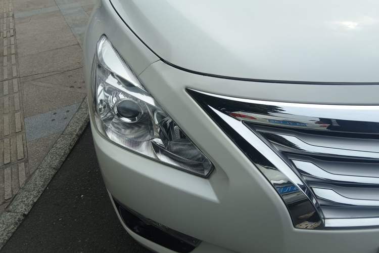 Used Nissan Teana 2013 2.0L XL Comfort Edition Right Front Headlight