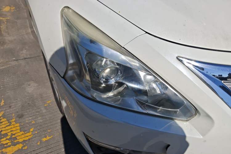 Used Nissan Teana 2013 2.0L XL Comfort Edition Right Front Headlight