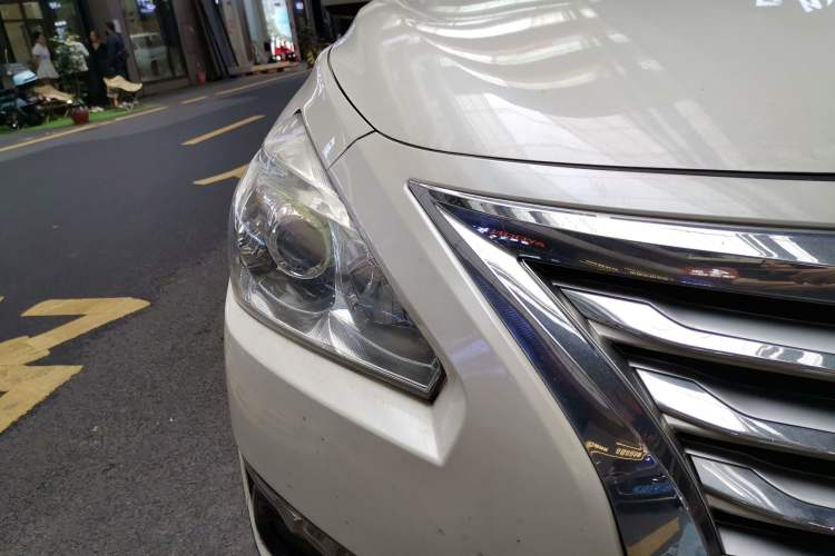 Used Nissan Teana 2013 2.0L XL Comfort Edition Right Front Headlight
