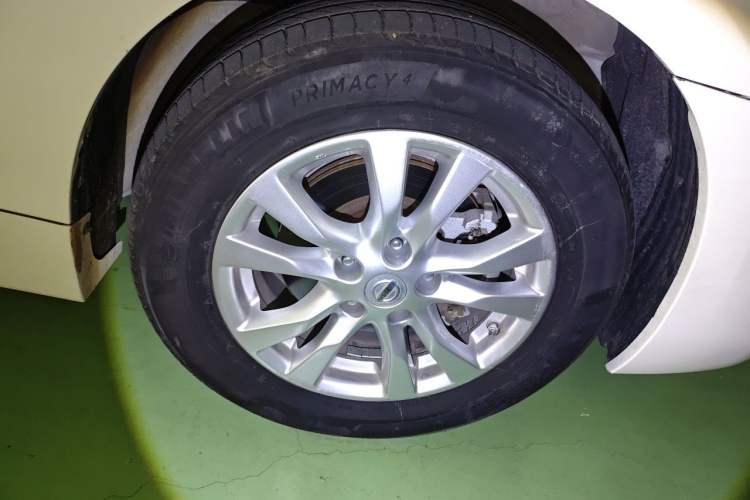 Used Nissan Teana 2013 2.0L XL Comfort Edition Right Front Wheel Hub