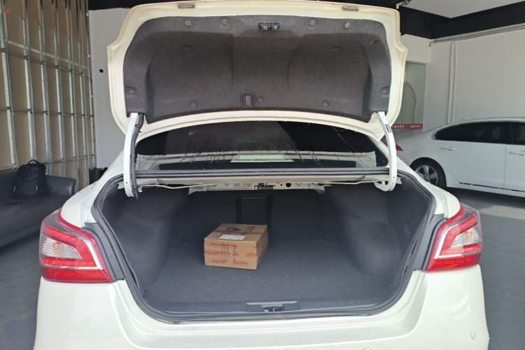 Used Nissan Teana 2013 2.0L XL Comfort Edition Trunk
