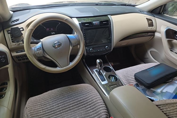 Used Nissan Teana 2013 2.0L XL Comfort Edition Center Console