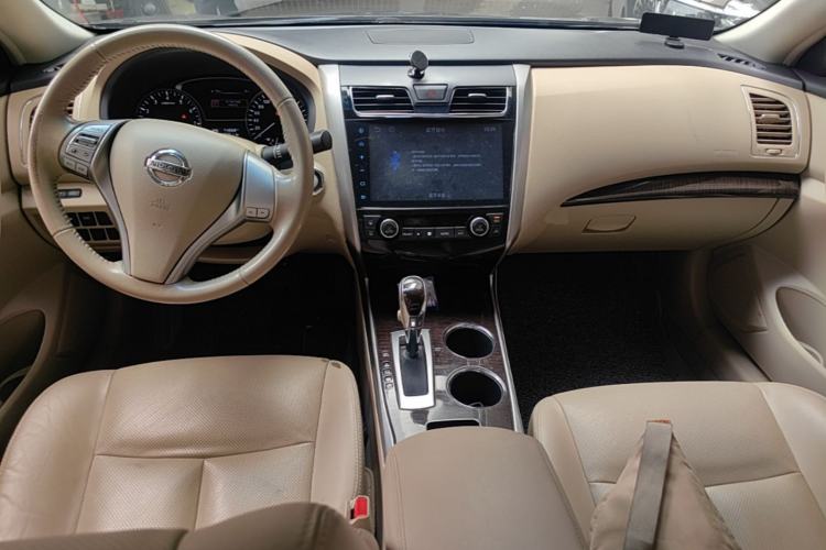 Used Nissan Teana 2013 2.0L XL Comfort Edition Center Console