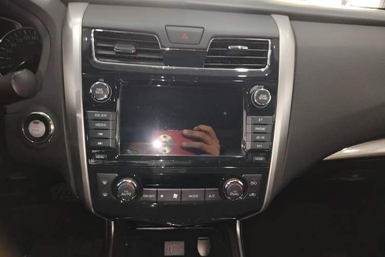 Used Nissan Teana 2014 Duke 2.5L XV Deluxe Edition Audio And AC Panel