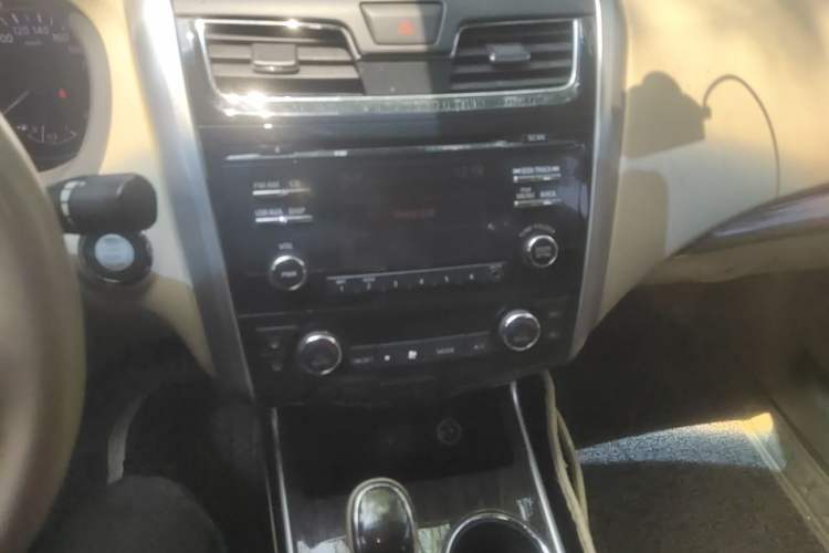 Used Nissan Teana 2014 Duke 2.5L XV Luxury Edition Audio And AC Panel