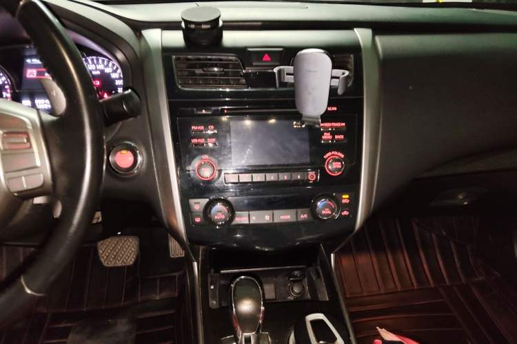 Used Nissan Teana 2014 Duke 2.5L XV Deluxe Edition Audio And AC Panel