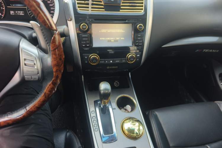 Used Nissan Teana 2014 Duke 2.5L XV-VIP Luxury Edition Audio And AC Panel