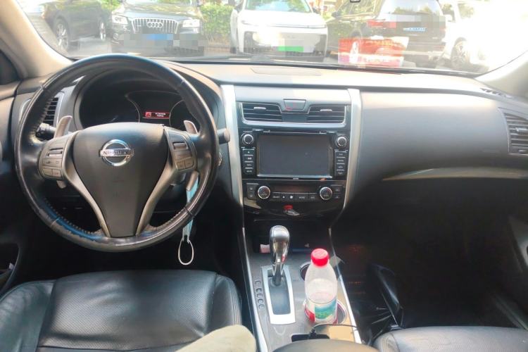 Used Nissan Teana 2014 2.5L XL Upper Tech Edition Center Console