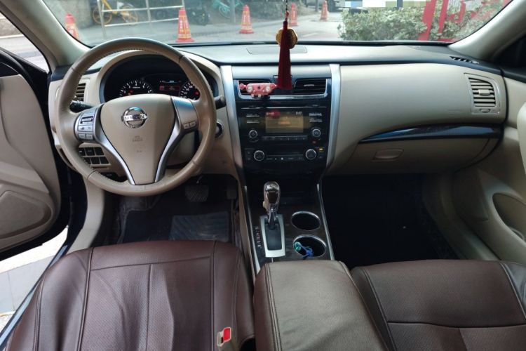 Used Nissan Teana 2014 2.0L XL Upper Tech Edition Center Console