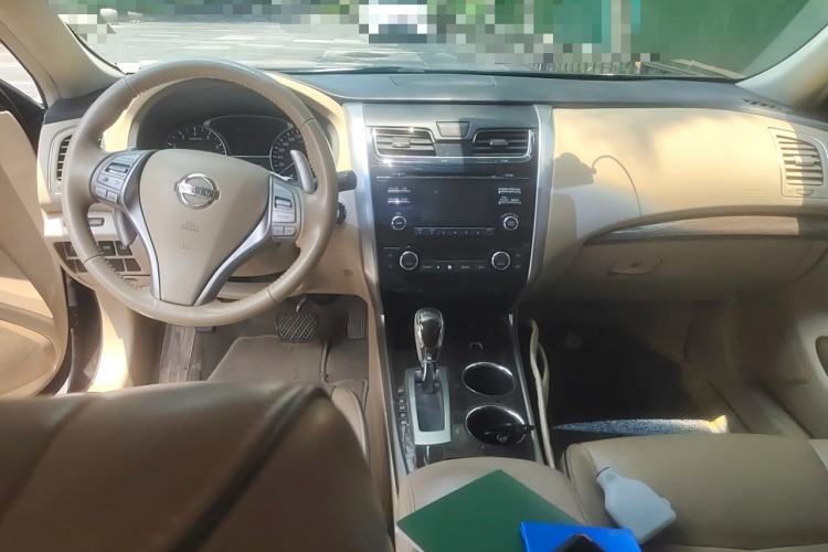 Used Nissan Teana 2014 Duke 2.5L XV Luxury Edition Center Console
