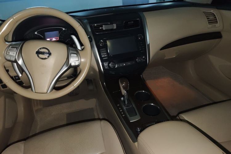 Used Nissan Teana 2014 Duke 2.5L XV-VIP Luxury Edition Center Console