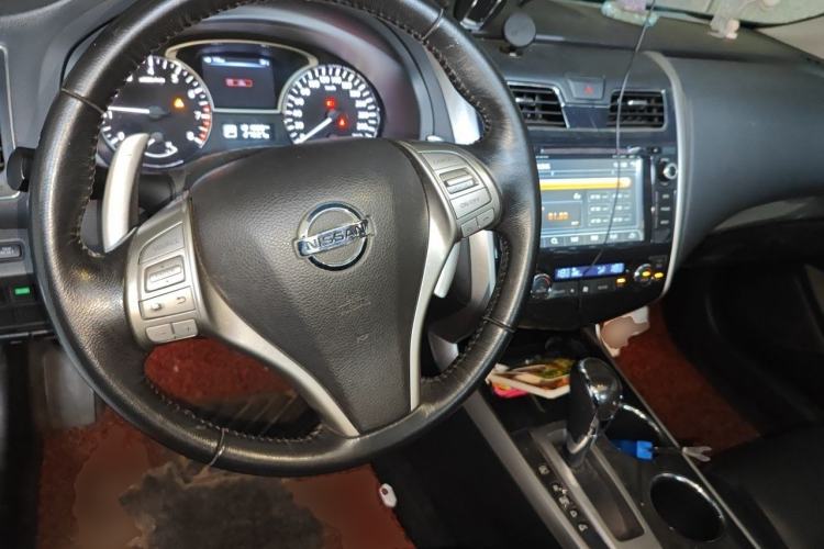 Used Nissan Teana 2014 2.5L XL Upper Tech Edition Center Console