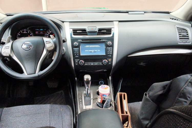 Used Nissan Teana 2014 Duke 2.5L XV Luxury Edition Center Console