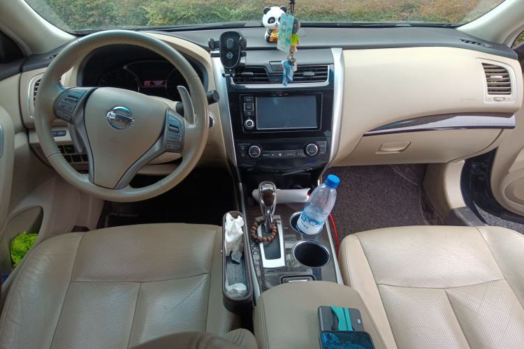 Used Nissan Teana 2014 2.5L XL Upper Tech Edition Center Console